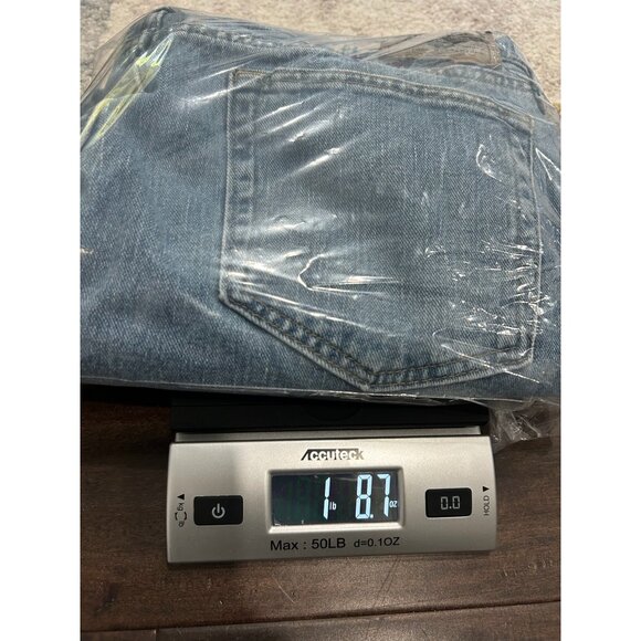 Wrangler Light Wash Straight Leg Jeans Mid Rise Cotton Blend Denim Classic Sz 36 - Picture 9 of 9